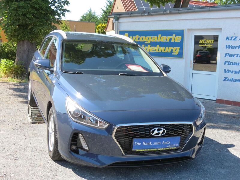 Blau Gebraucht 2017 Hyundai i30 Kombi | 11.940 € (Fairer Preis) - Bild 1/2