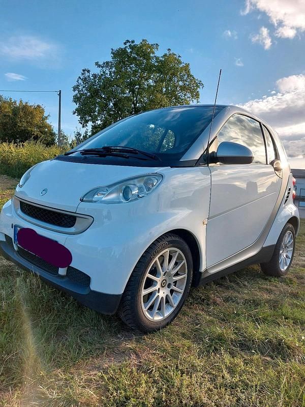 Weiß Gebraucht 2010 Smart ForTwo Coupé Coupé | 5.250 € - Bild 1/4