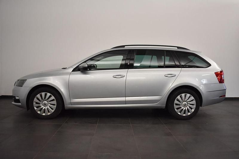 Stribrna brilliant/ brilliants Gebraucht 2018 Skoda Octavia Ambition Kombi | 14.890 € (Fairer Preis) - Bild 1/4