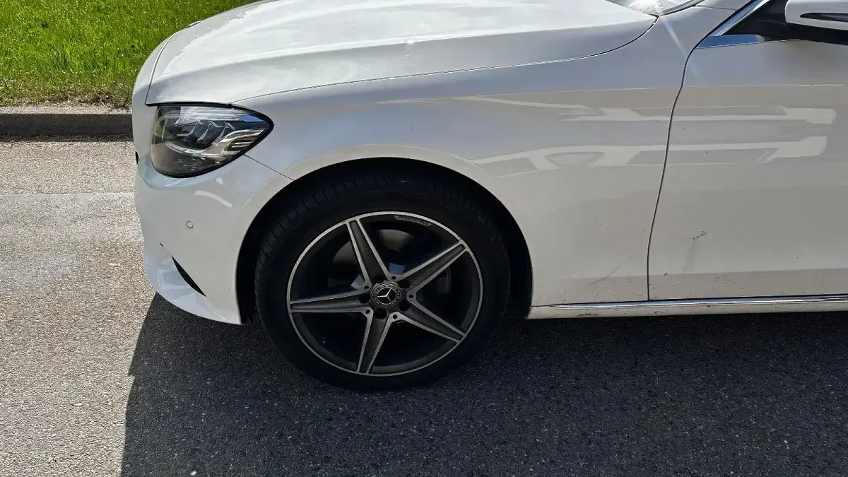 Gebraucht Mercedes C220 AMG 194 PS (142 kW) 2018 Weiß Kombi