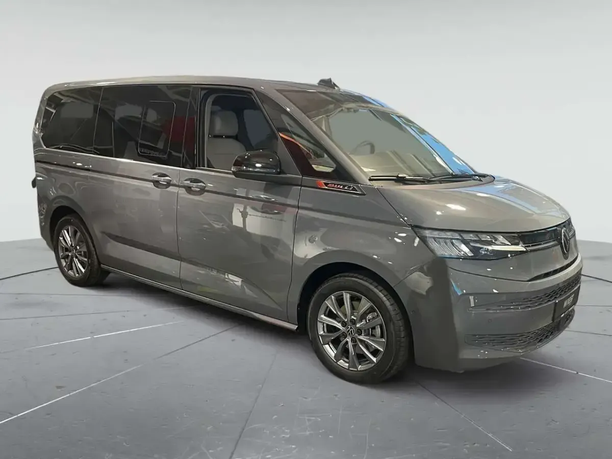 Gebraucht VW Multivan Life 204 PS (150 kW) 2025 Pure grey Van / Kleinbus
