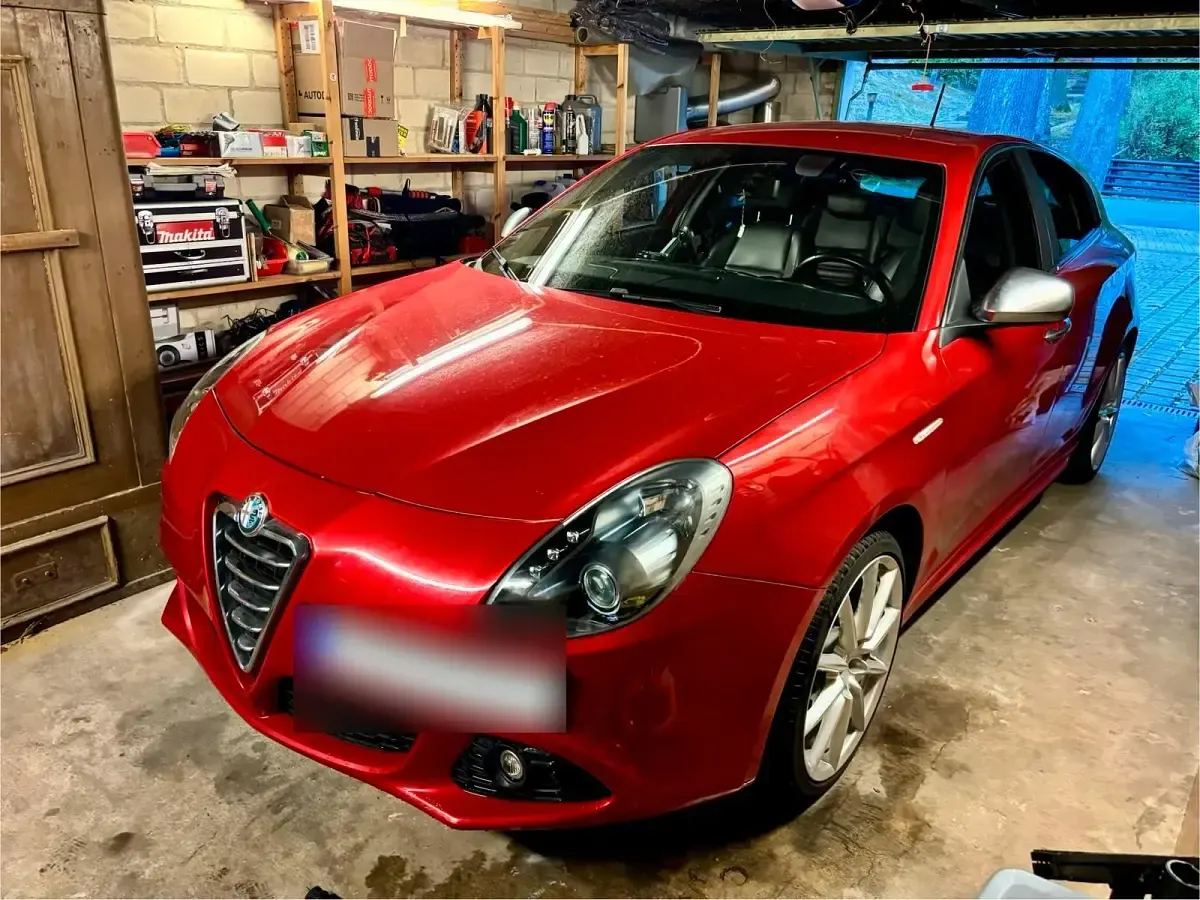 Gebraucht Alfa Romeo Giulietta 136 PS (100 kW) 2011 Rot Kleinwagen
