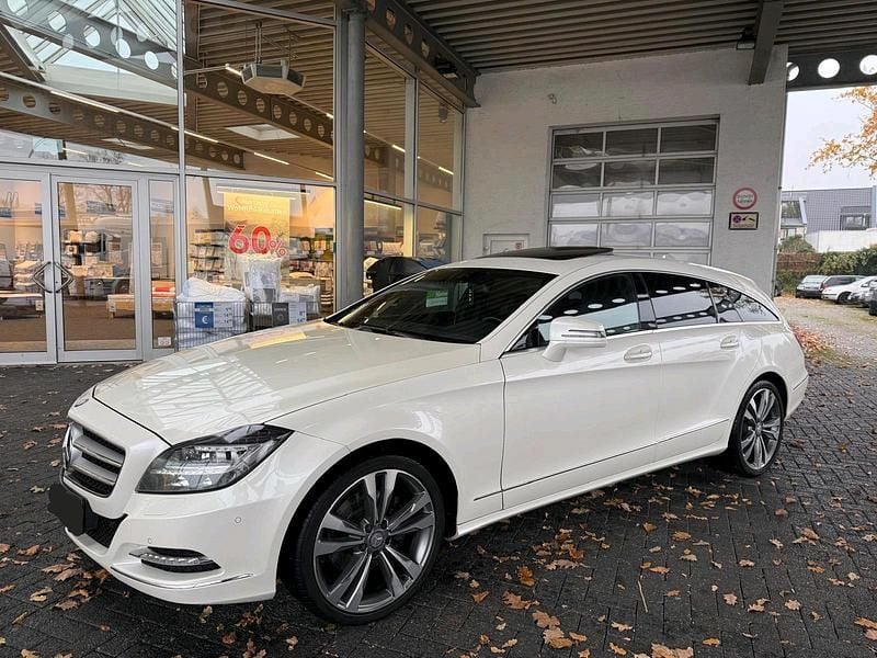 Weiß Gebraucht 2013 Mercedes CLS350 Shooting Brake Kombi | 9.999 € (Guter Preis) - Bild 1/4