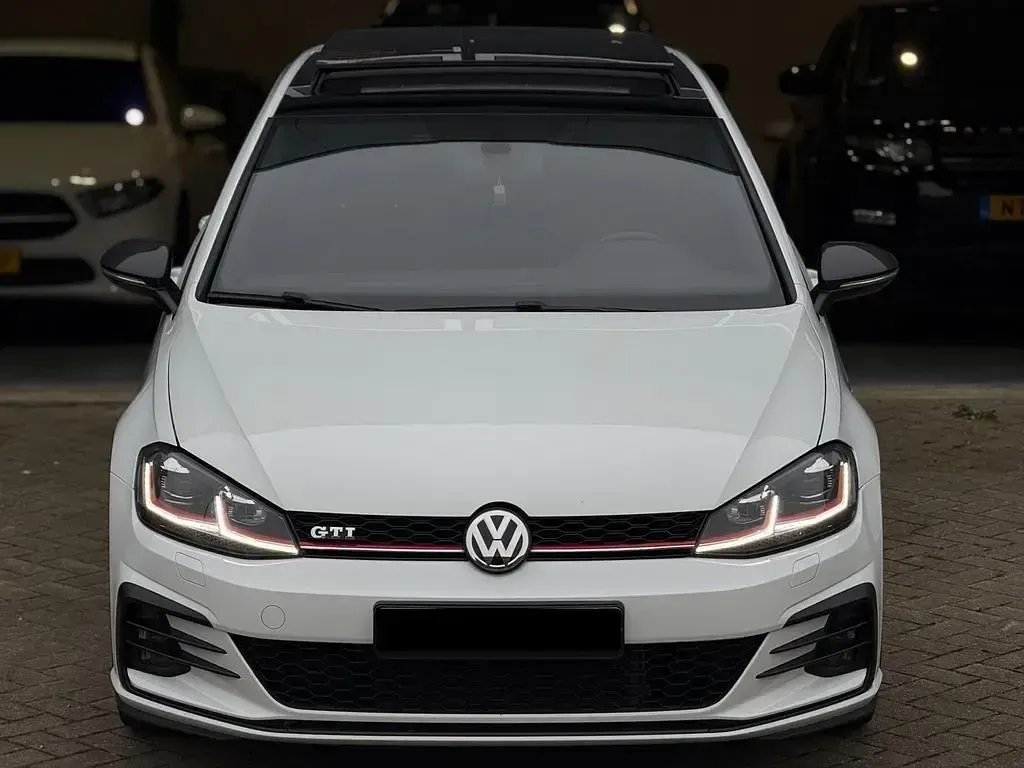 Second-hand VW Golf VII GTI 230 CP (169 kW) 2018 Alb Berlinǎ