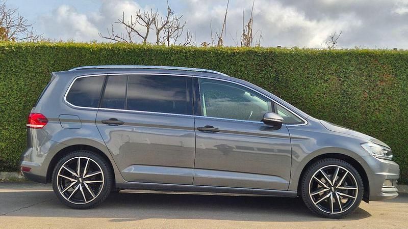 Gebraucht VW Touran Highline 150 PS (110 kW) 2017 Grau Van / Kleinbus