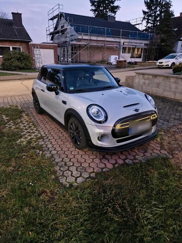 Grau Gebraucht 2020 Mini Cooper SE Kleinwagen | 14.700 € (Etwas zu teuer) - Bild 1/4
