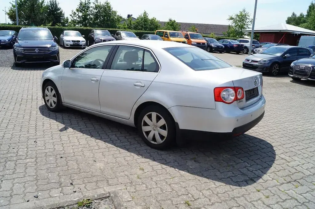 Gebraucht VW Jetta Comfortline 105 PS (77 kW) 2005 Silber Limousine