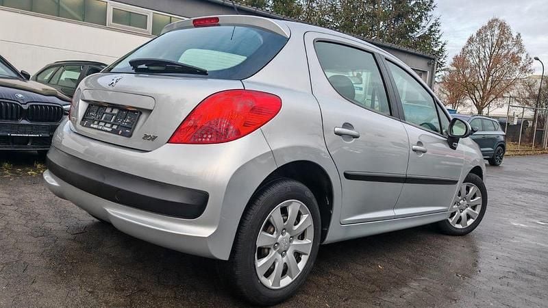 Gebraucht Peugeot 207 Tendance 88 PS (64 kW) 2009 Grau Limousine