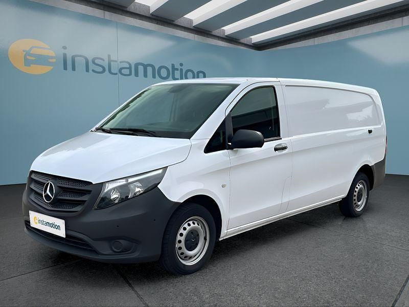 Weiß Gebraucht 2024 Mercedes Vito Van / Kleinbus | 32.899 € (Fairer Preis) - Bild 1/4