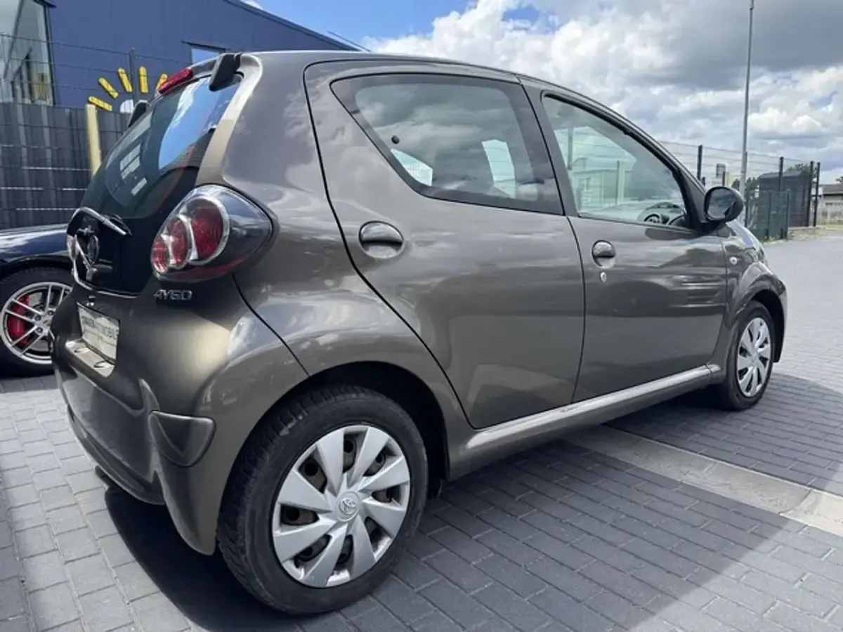 Gebraucht Toyota Aygo Cool 68 PS (50 kW) 2013 Braun Kleinwagen