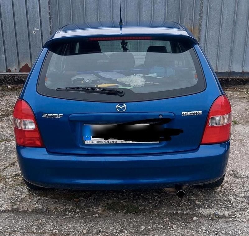 Blau Gebraucht 2001 Mazda 323 Kleinwagen | 1.800 € (Fairer Preis) - Bild 1/4