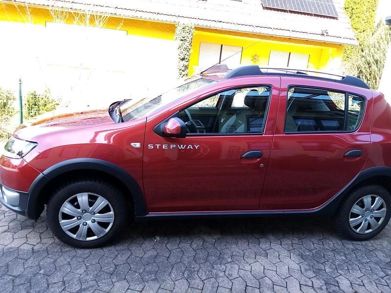 Gebraucht Dacia Sandero Stepway 90 PS (66 kW) 2013 Rot Kleinwagen
