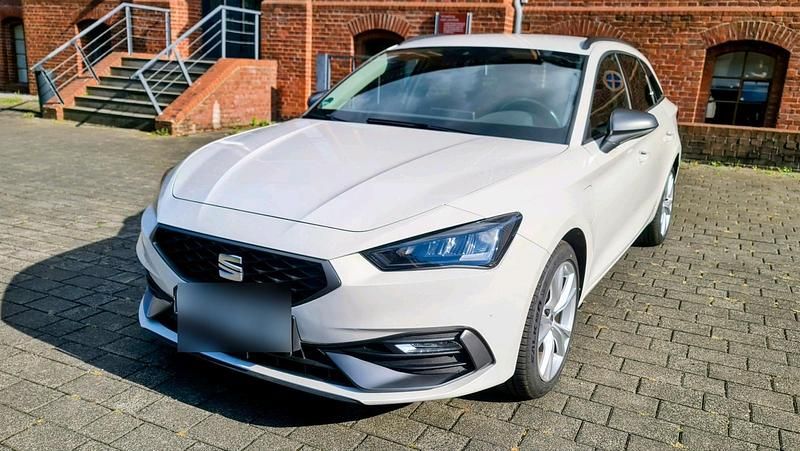 Weiß Gebraucht 2021 Seat Leon FR Kombi | 21.000 € (Fairer Preis) - Bild 1/4