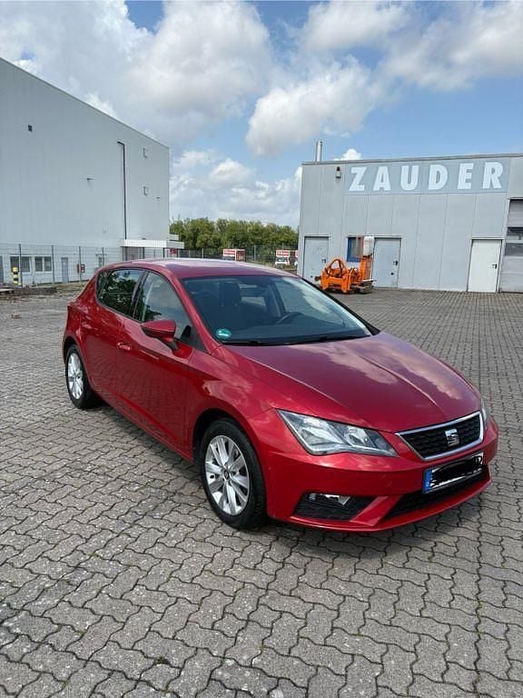 Rot Gebraucht 2018 Seat Leon Reference Limousine | 8.200 € (Superpreis) - Bild 1/4