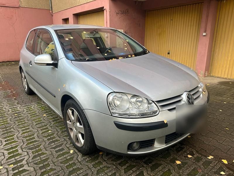 Silber Gebraucht 2004 VW Golf V Limousine | 1.390 € (Superpreis) - Bild 1/4