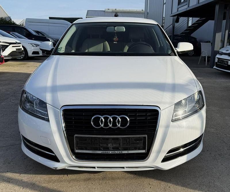 Gebraucht Audi A3 Attraction 105 PS (77 kW) 2012 Weiß Kleinwagen