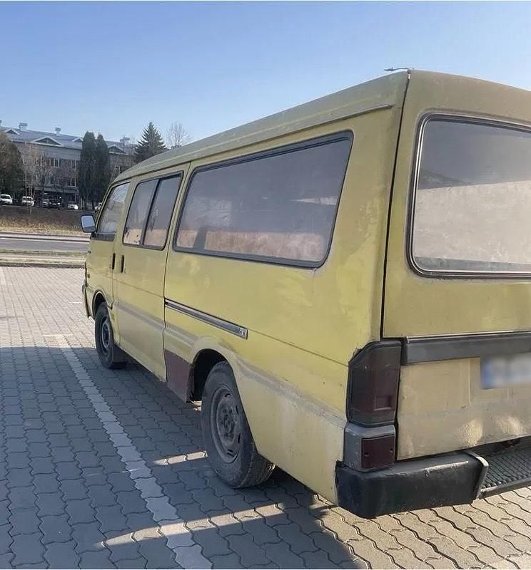 Usado Mazda Bongo 1996 Amarelo Monovolume