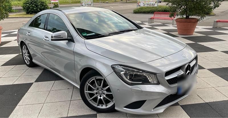 Grau Gebraucht 2013 Mercedes CLA220 Limousine | 12.000 € (Fairer Preis) - Bild 1/4