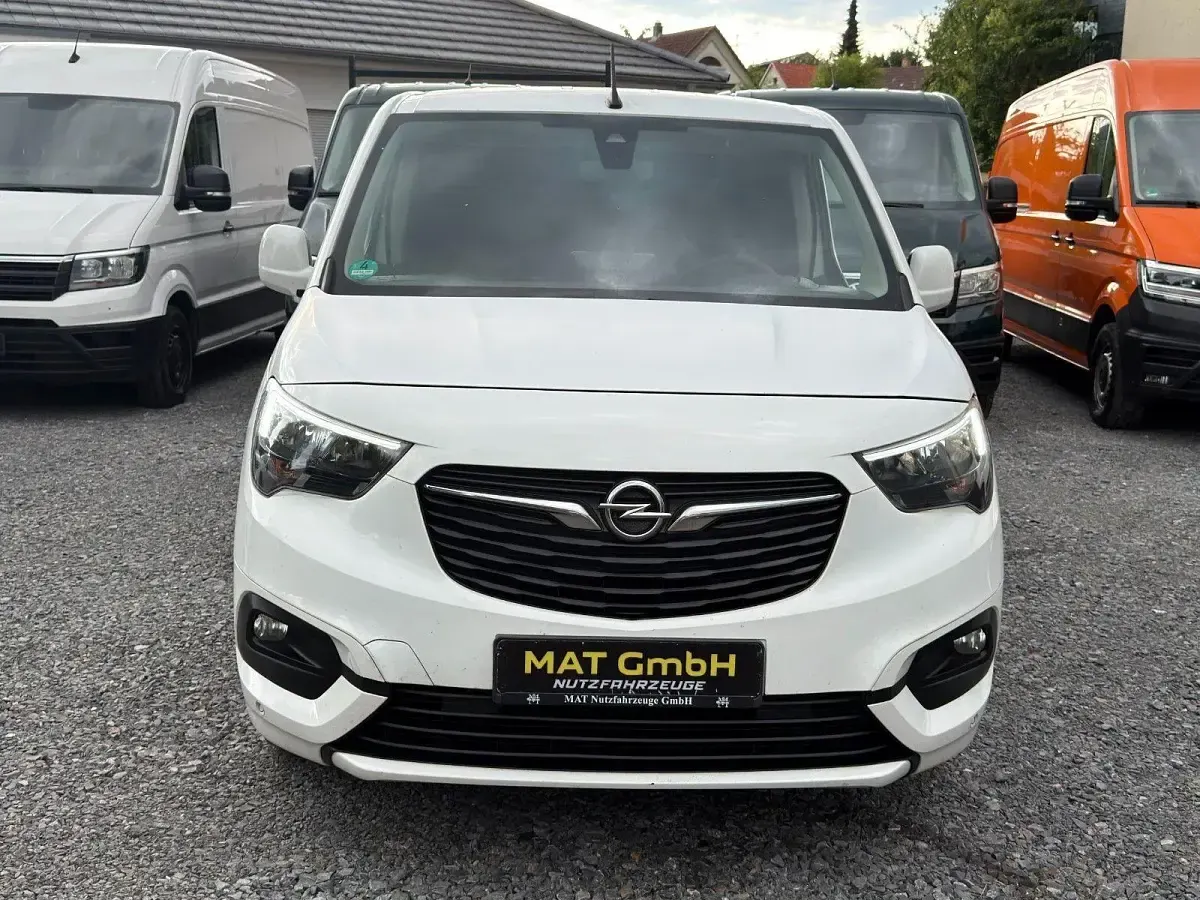 Gebraucht Opel Combo 131 PS (96 kW) 2019 Weiß Van / Kleinbus
