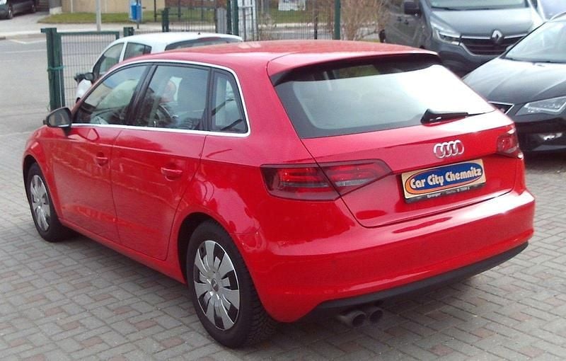 Gebraucht Audi A3 Ambiente 122 PS (89 kW) 2013 Rot Limousine