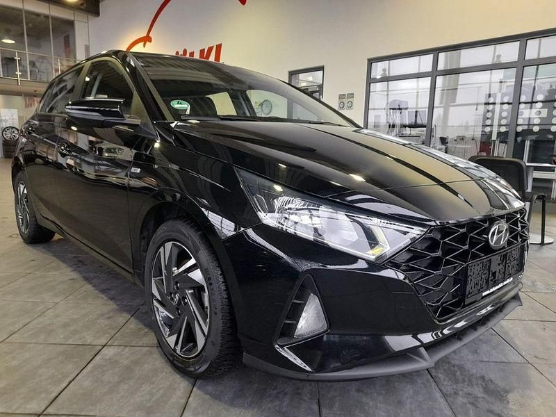Gebraucht Hyundai i20 101 PS (74 kW) 2023 Schwarz Limousine