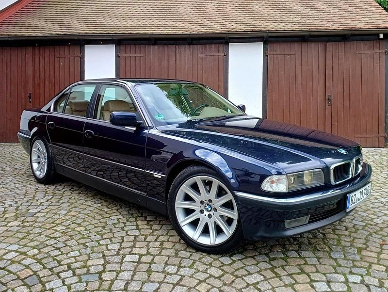 Blau Gebraucht 1995 BMW 740 Limousine | 6.990 € - Bild 1/4