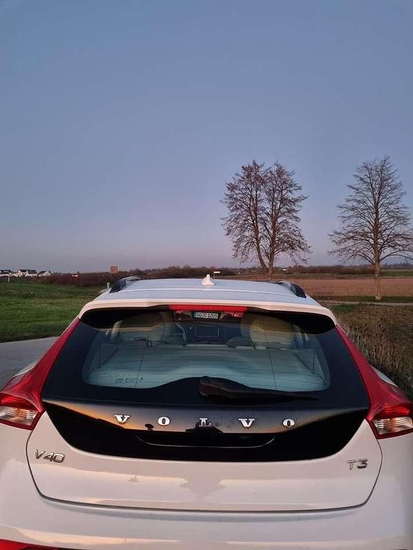 Gebraucht Volvo V40 CC 152 PS (111 kW) 2017 Weiß Kombi