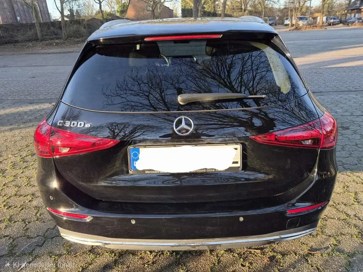 Gebraucht Mercedes C300e Advanced 313 PS (230 kW) 2024 Schwarz Kombi