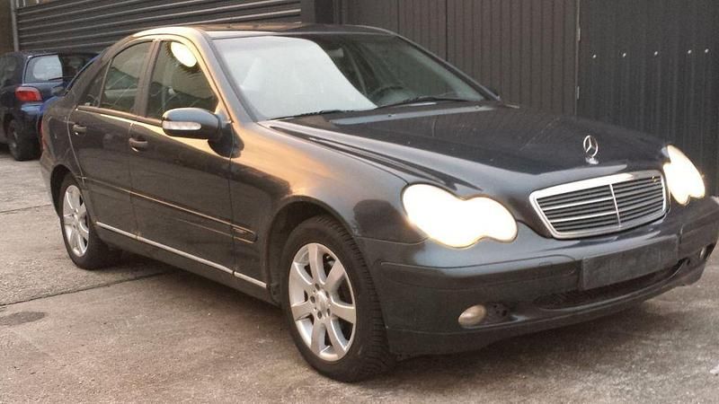 Schwarz Gebraucht 2004 Mercedes C180 Limousine | 3.500 € (Fairer Preis) - Bild 1/3
