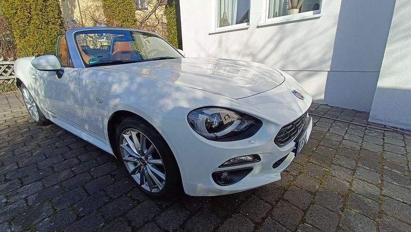 Weiß Gebraucht 2017 Fiat 124 Spider Lusso Cabrio | 18.480 € (Guter Preis) - Bild 1/4