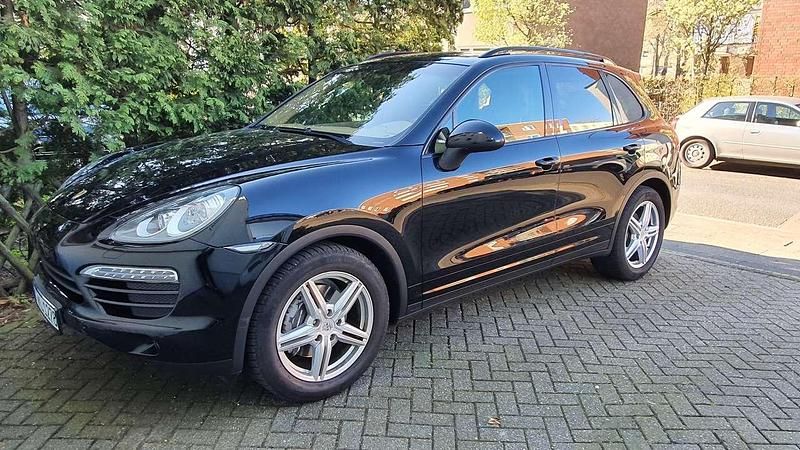 Second-hand Porsche Cayenne 300 CP (220 kW) 2011 Negru SUV