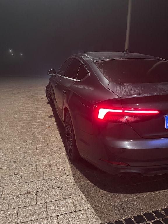 Grau Gebraucht 2019 Audi A5 Sportback Kleinwagen | 22.900 € (Guter Preis) - Bild 1/4