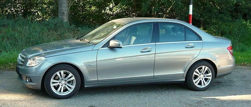 Gebraucht Mercedes C180 156 PS (114 kW) 2011 Palladiumsilber Limousine