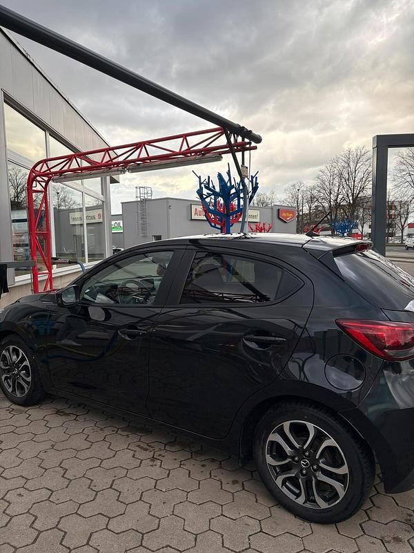 Gebraucht Mazda 2 Exclusive-Line 90 PS (66 kW) 2016 Schwarz Limousine