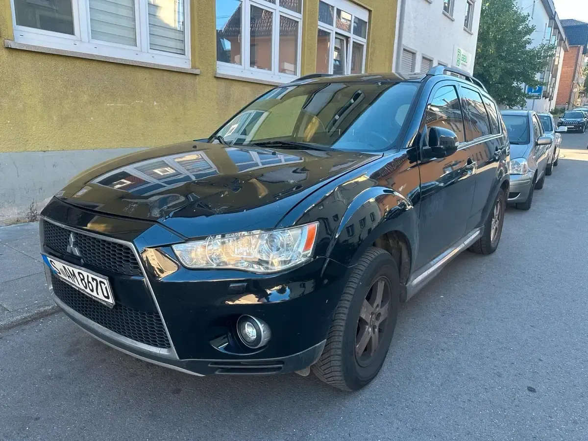 Gebraucht Mitsubishi Outlander 156 PS (114 kW) 2011 Schwarz SUV