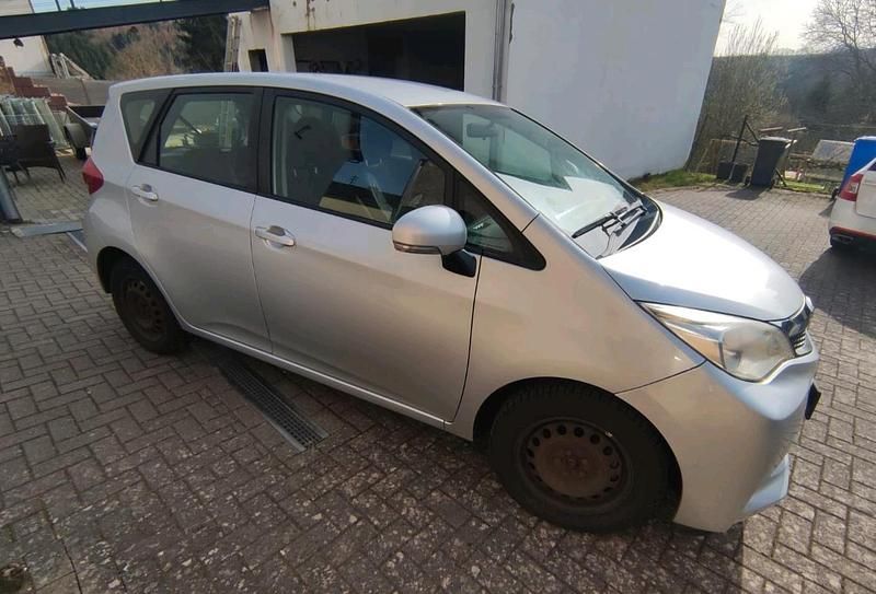 Gebraucht Subaru Trezia 99 PS (72 kW) 2012 Silber Kleinwagen