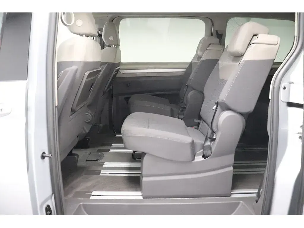 Używany VW Multivan Life 150 KM (110 kW) 2023 Srebrny Minivan