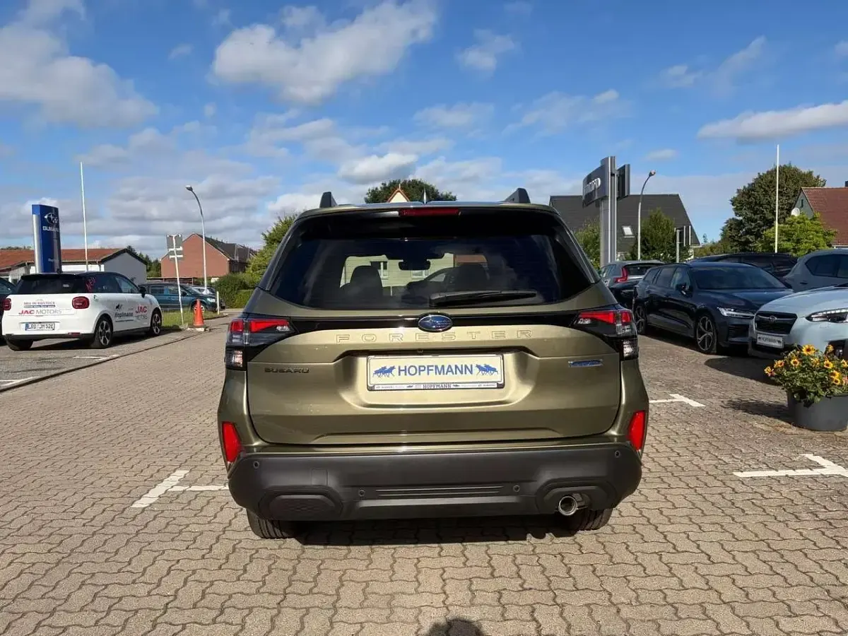 Neu Subaru Forester Active 136 PS (100 kW) 2026 Autumn green SUV