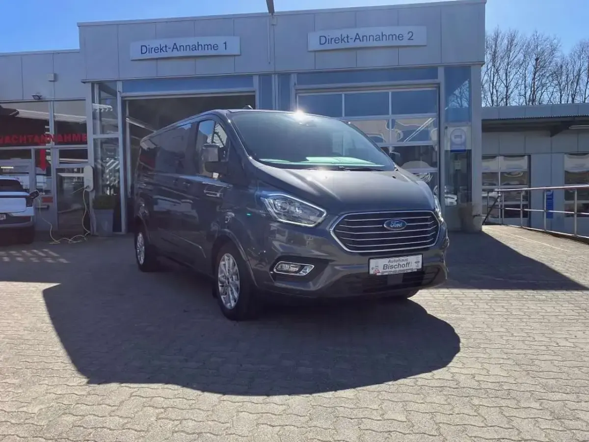 Gebraucht Ford Tourneo Titanium 150 PS (110 kW) 2023 Grau Van / Kleinbus