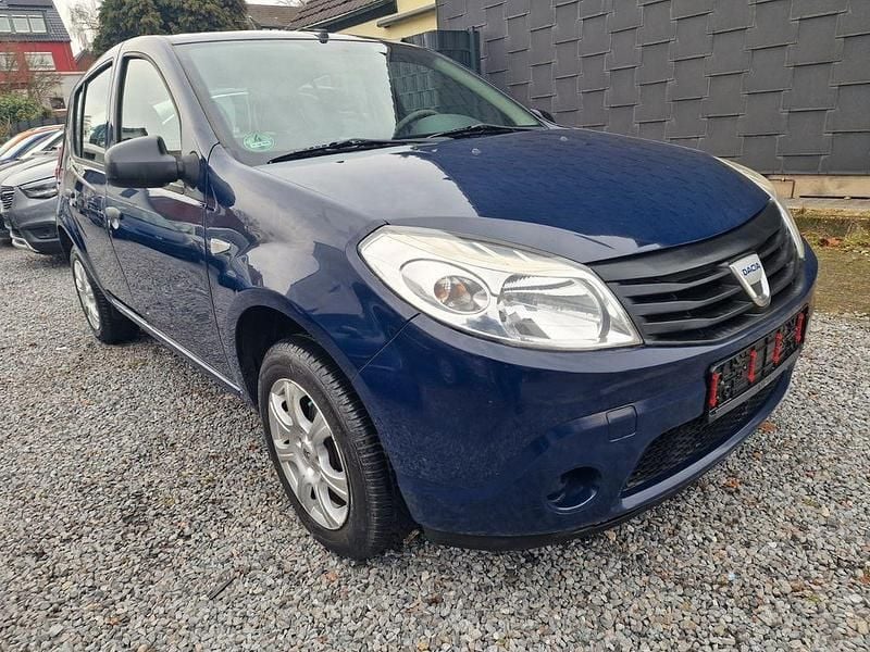 Blau Gebraucht 2011 Dacia Sandero Basis Limousine | 1.490 € (Superpreis) - Bild 1/4