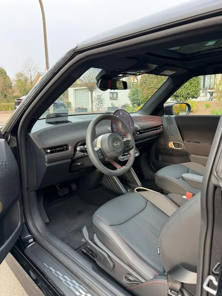 Gebraucht Mini Cooper SE 159 kW (217 PS) 2025 Schwarz Kleinwagen