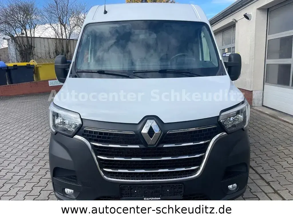 Używany Renault Master Komfort 179 KM (131 kW) 2021 Biały Minivan
