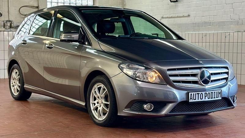 Mountaingrau Gebraucht 2012 Mercedes 180 Limousine | 8.450 € (Fairer Preis) - Bild 1/4