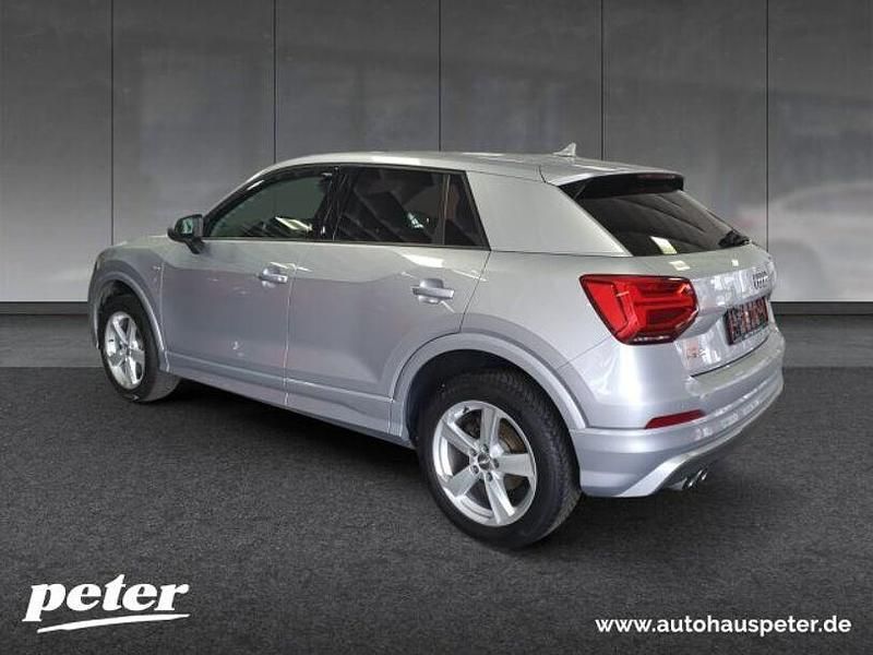 Gebraucht Audi Q2 S-Line 150 PS (110 kW) 2018 Met. florettsilber SUV