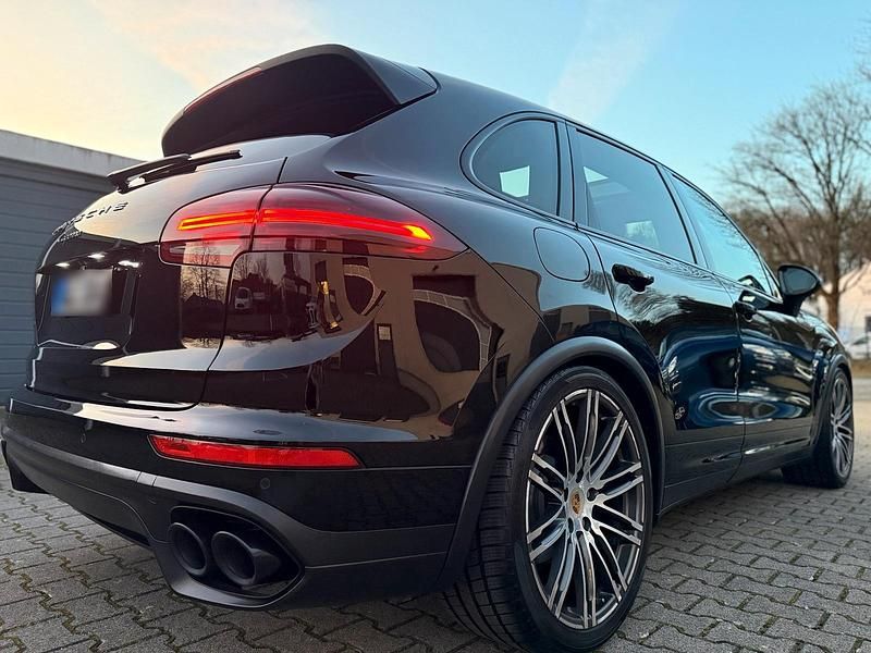 Second-hand Porsche Cayenne 262 CP (192 kW) 2016 Negru SUV