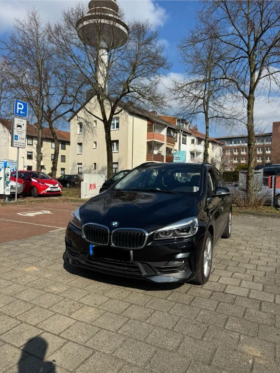 Schwarz Gebraucht 2018 BMW 218 Active Tourer Advantage Van / Kleinbus | 15.800 € (Guter Preis) - Bild 1/4
