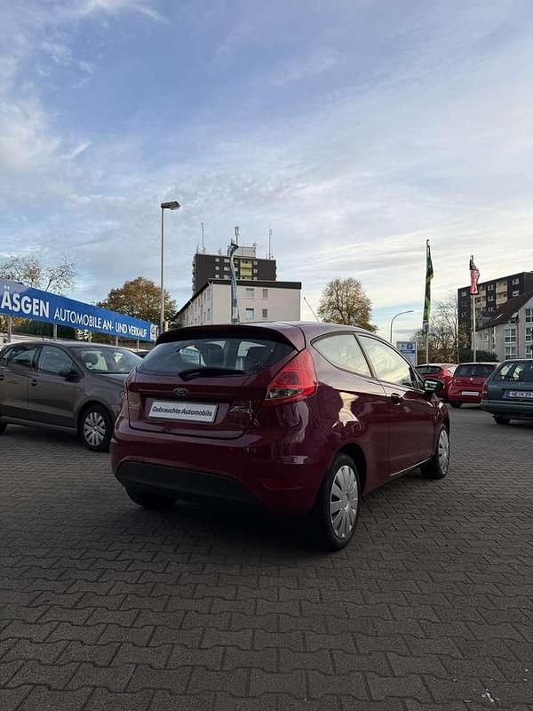 Gebraucht Ford Fiesta Trend 82 PS (60 kW) 2010 Violett Kleinwagen