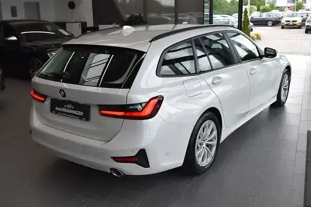 Gebraucht BMW 320 Advantage 190 PS (139 kW) 2022 Weiß Kombi