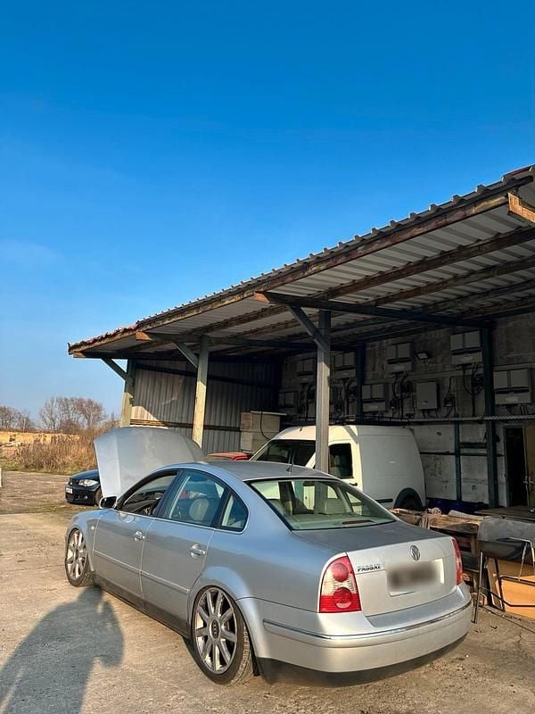 Second-hand VW Passat 131 CP (96 kW) 2000 Argintiu Berlinǎ