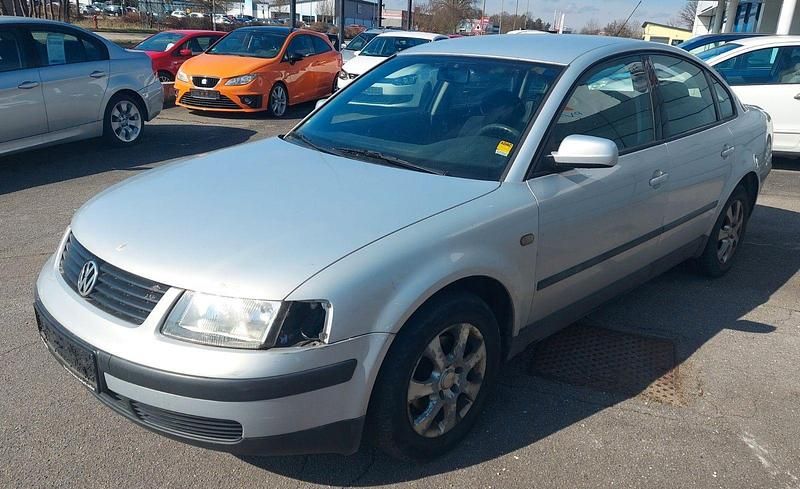Gebraucht VW Passat Trendline 101 PS (74 kW) 1998 Silber Limousine